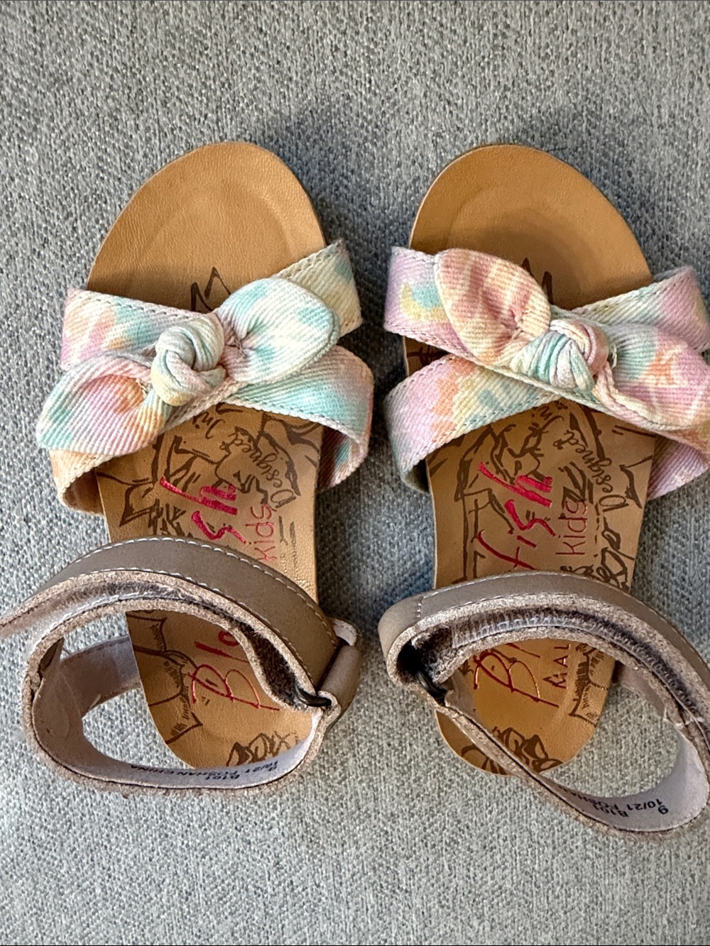 EUC sz 9 Blowfish Pastel Tie-Dye Bow Sandals with Adjustable Ankle Strap
